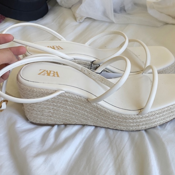 Zara limited edition pure leather platform sandal you cannot miss - Picture 3 of 5